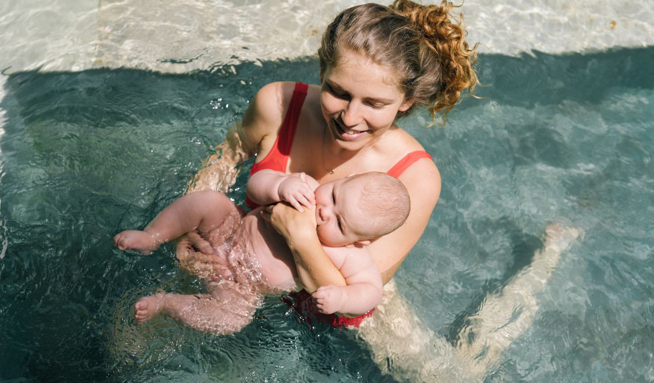 Aider son bébé qui a peur de l'eau, en douceur